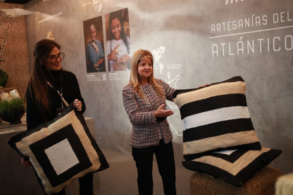 Gobernadora abre exhibición de artesanos del Atlántico en la feria internacional Maison & Objet 2022