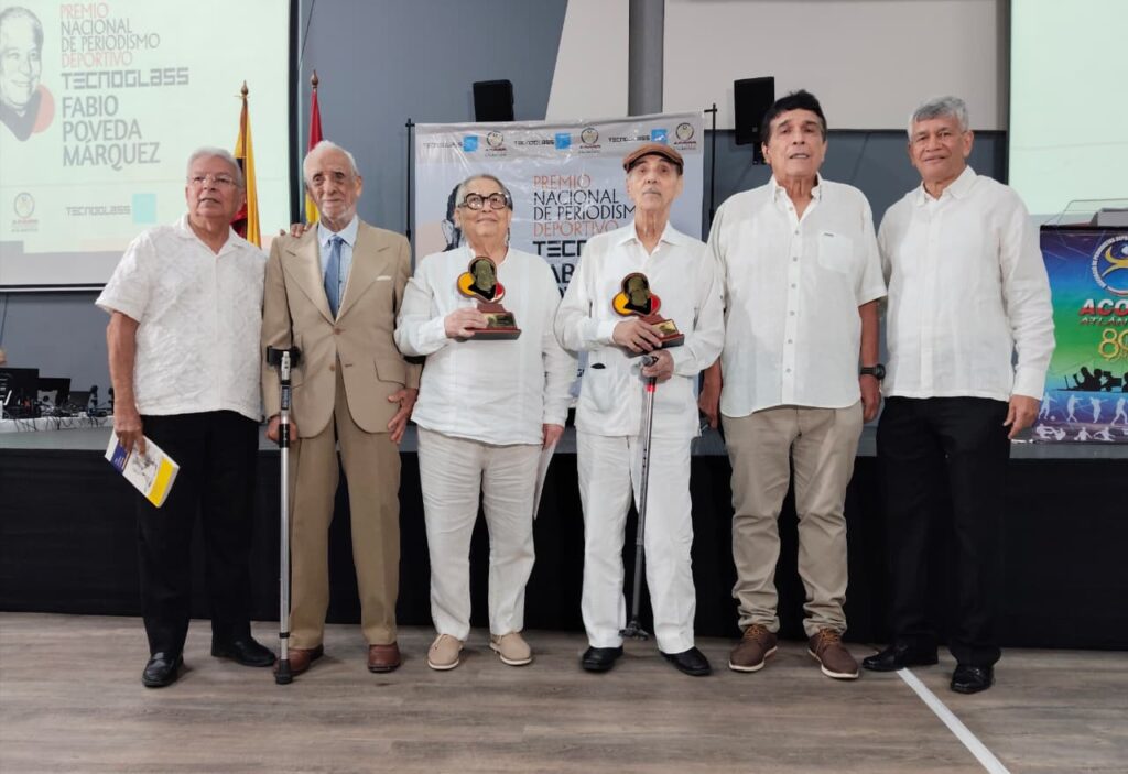 Ganadores y homenajeados del IV Premio Nacional de Periodismo Deportivo Tecnoglass-Fabio Poveda Márquez.