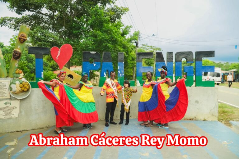Abraham Cáceres y Pedrito Fandiño durante su participación en actividades culturales en San Basilio de Palenque.